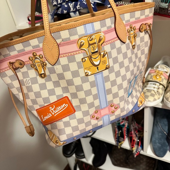 Wore twice strap LV sneaker - Picture 4 of 5